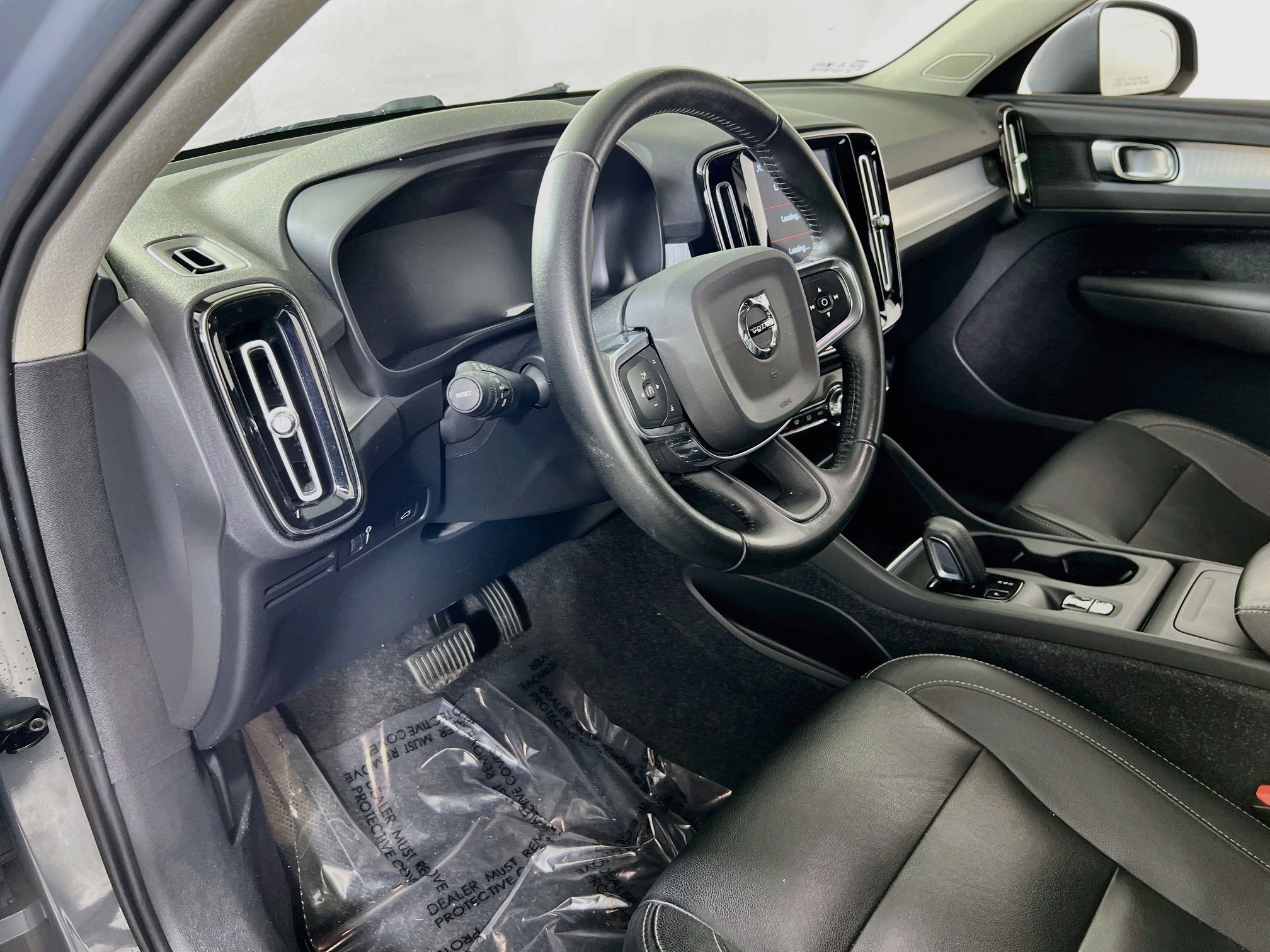 Used 2021 Volvo XC40 T5 Momentum w/ Protection Package Premier AWD/4WD image 9