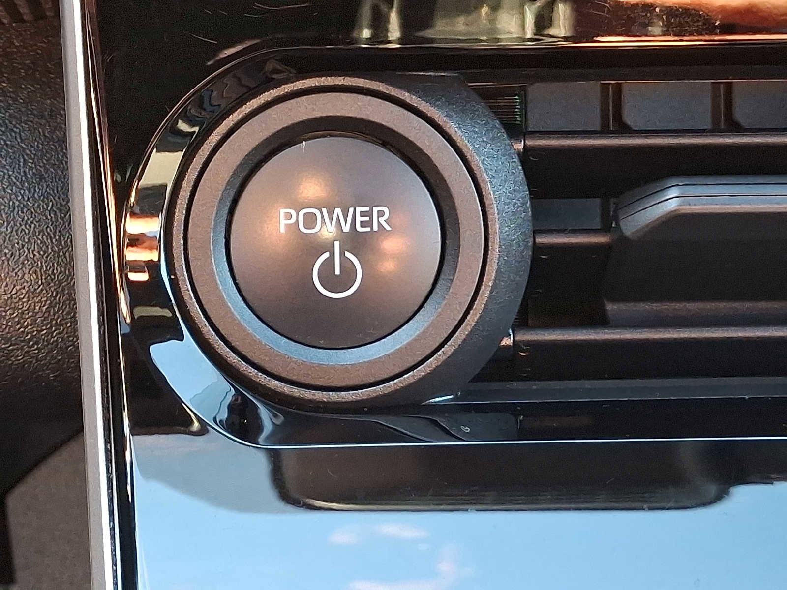 Certified 2025 Toyota bZ4X AWD image 28