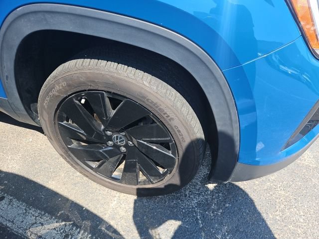 Used 2025 Volkswagen Atlas Cross Sport SE FWD image 4