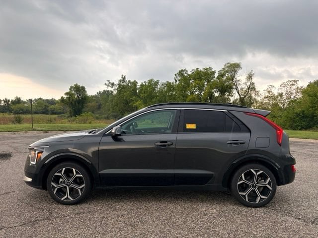 Certified 2025 Kia Niro EX Touring FWD image 2