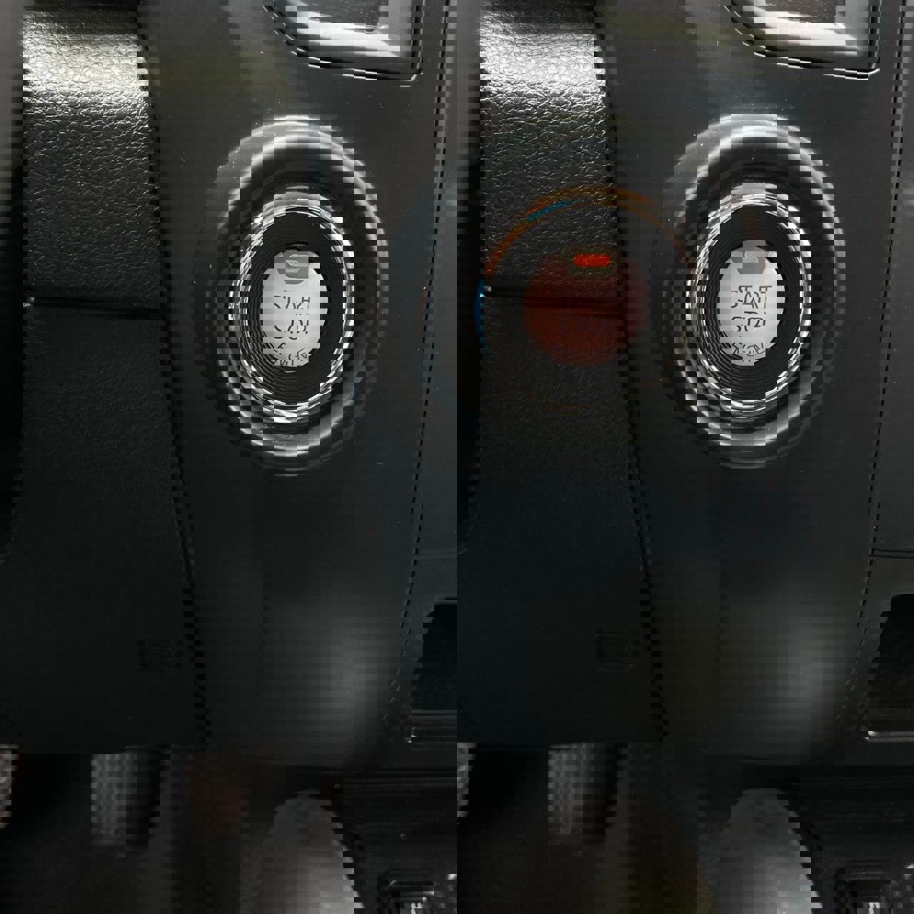 Used 2024 Nissan Titan SV w/ SV Convenience Package image 17