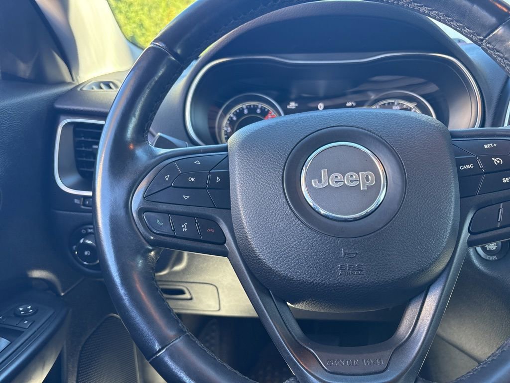 Used 2019 Jeep Cherokee Trailhawk w/ Cold Weather Group AWD/4WD image 16