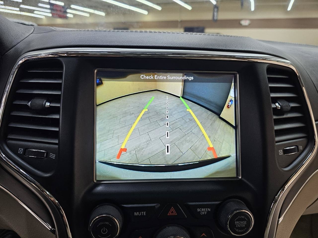 Used 2018 Jeep Grand Cherokee Overland RWD image 35
