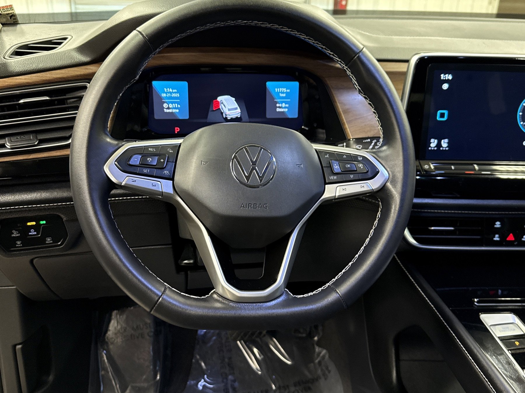 Used 2024 Volkswagen Atlas SE w/ Black Wheel Package image 7