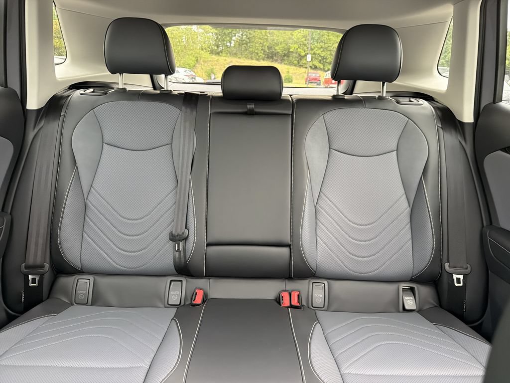 New 2026 Volkswagen Tiguan SE FWD image 29