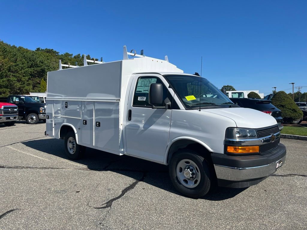 New 2025 Chevrolet Express 3500 w/ Power Convenience Package RWD image 11