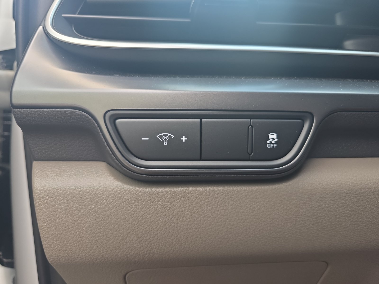 Certified 2026 Kia Carnival LX FWD image 26