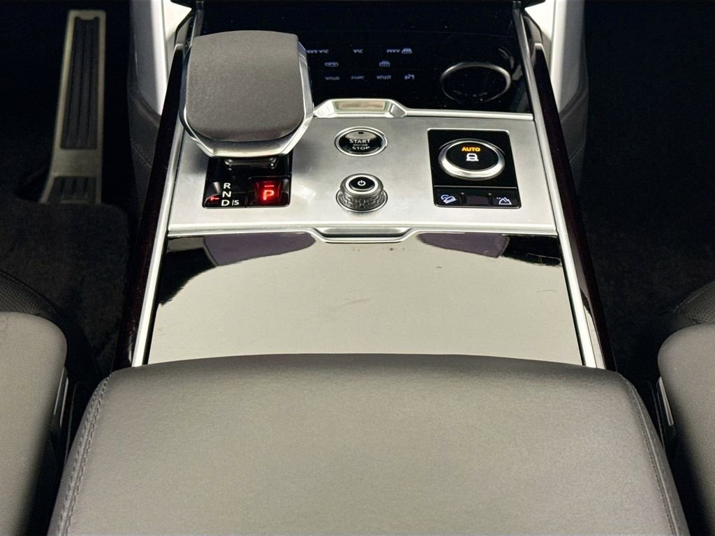 Used 2023 Land Rover Range Rover SE image 12