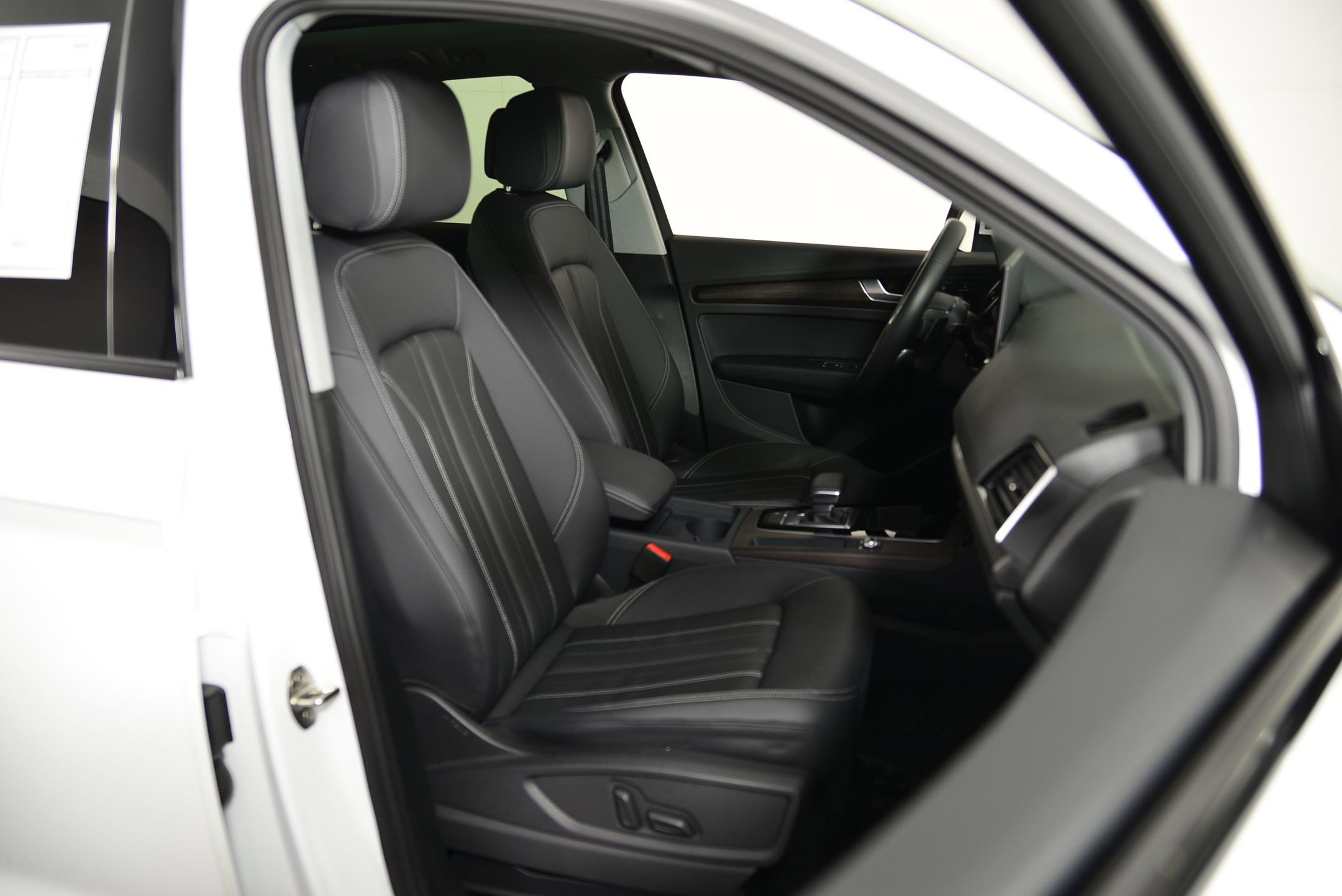 Certified 2025 Audi Q5 2.0T Premium w/ Convenience Plus Package image 19