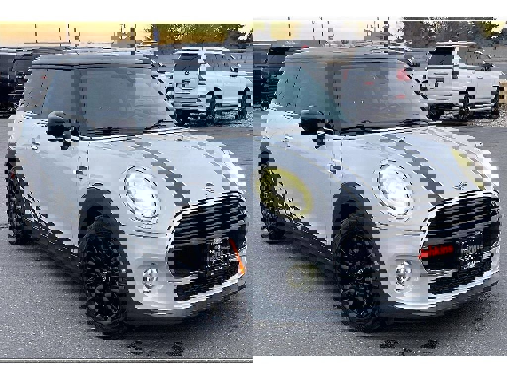 Used 2020 MINI Cooper 2-Door Hardtop video 2