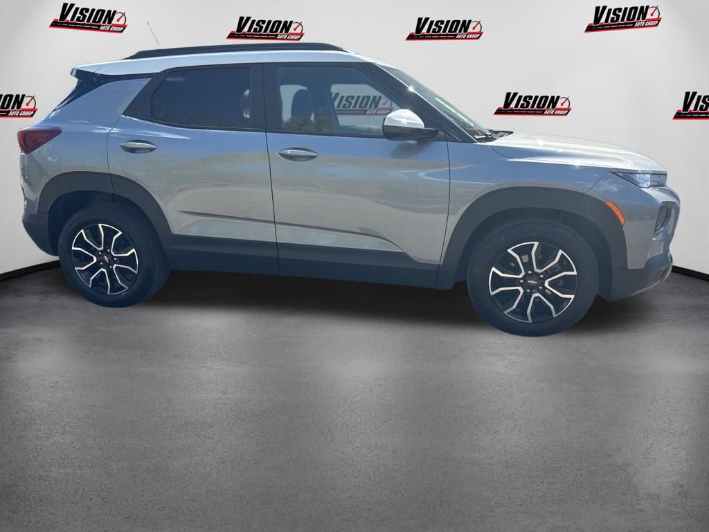 Used 2023 Chevrolet TrailBlazer ACTIV w/ Sun and Liftgate Package FWD image 4