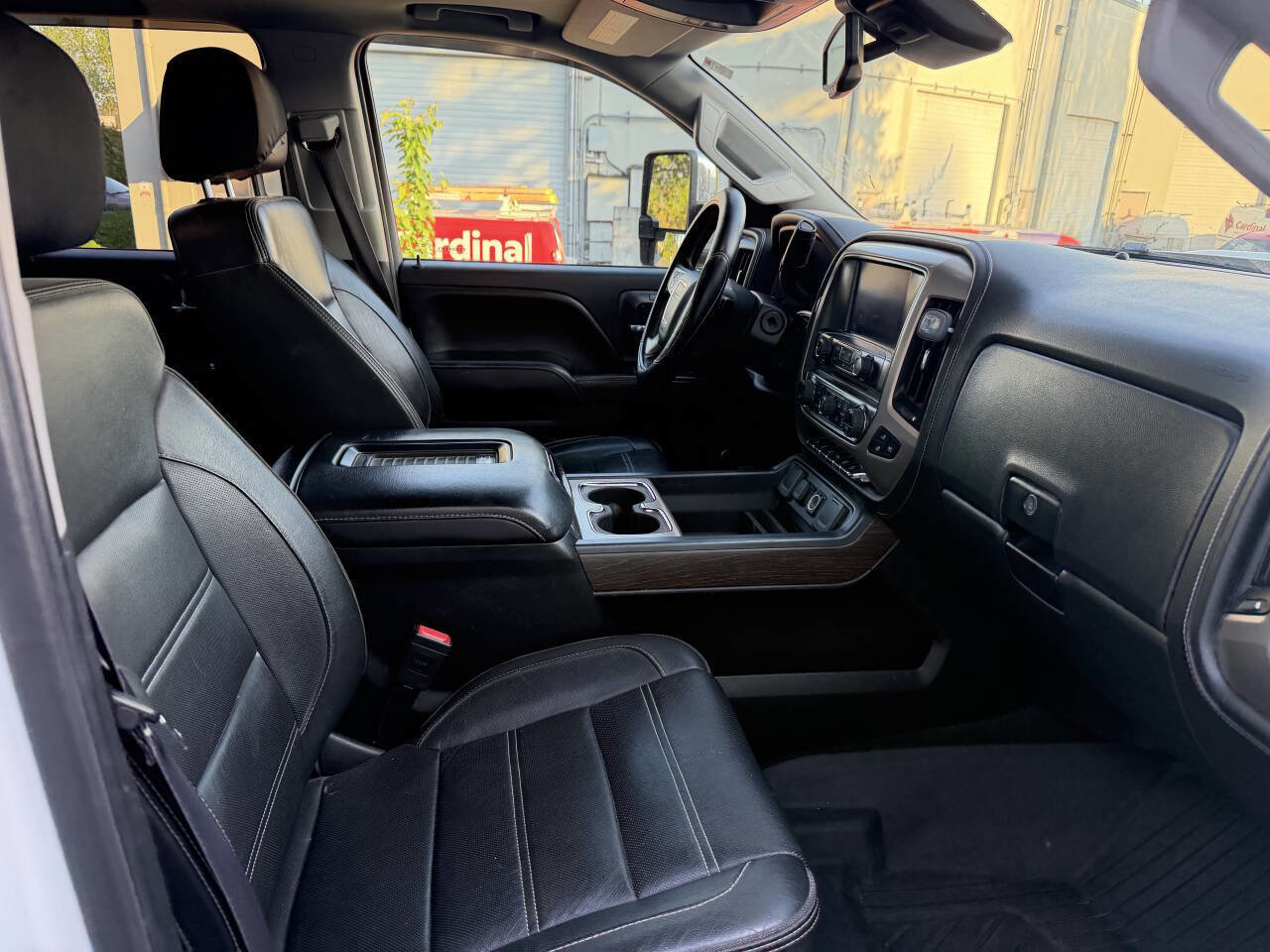 Used 2017 GMC Sierra 2500 Denali w/ Suspension Package, Off-Road AWD/4WD image 10