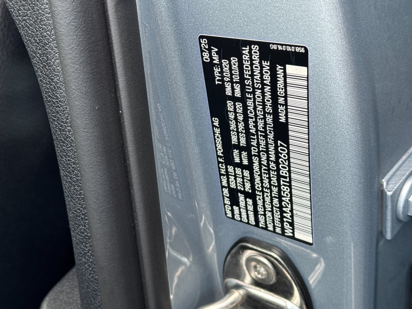 Certified 2026 Porsche Macan AWD/4WD image 34