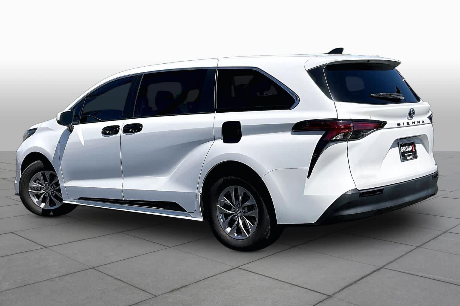 Certified 2022 Toyota Sienna LE FWD image 11