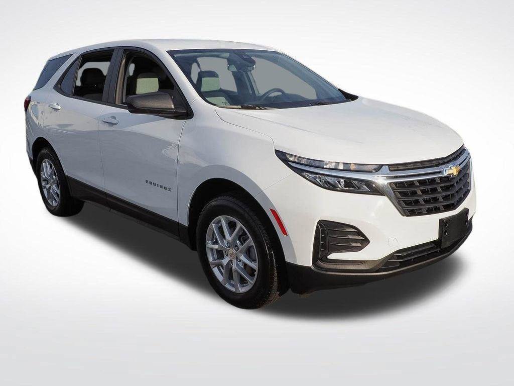 Certified 2024 Chevrolet Equinox LS w/ LS Convenience Package AWD/4WD image 3