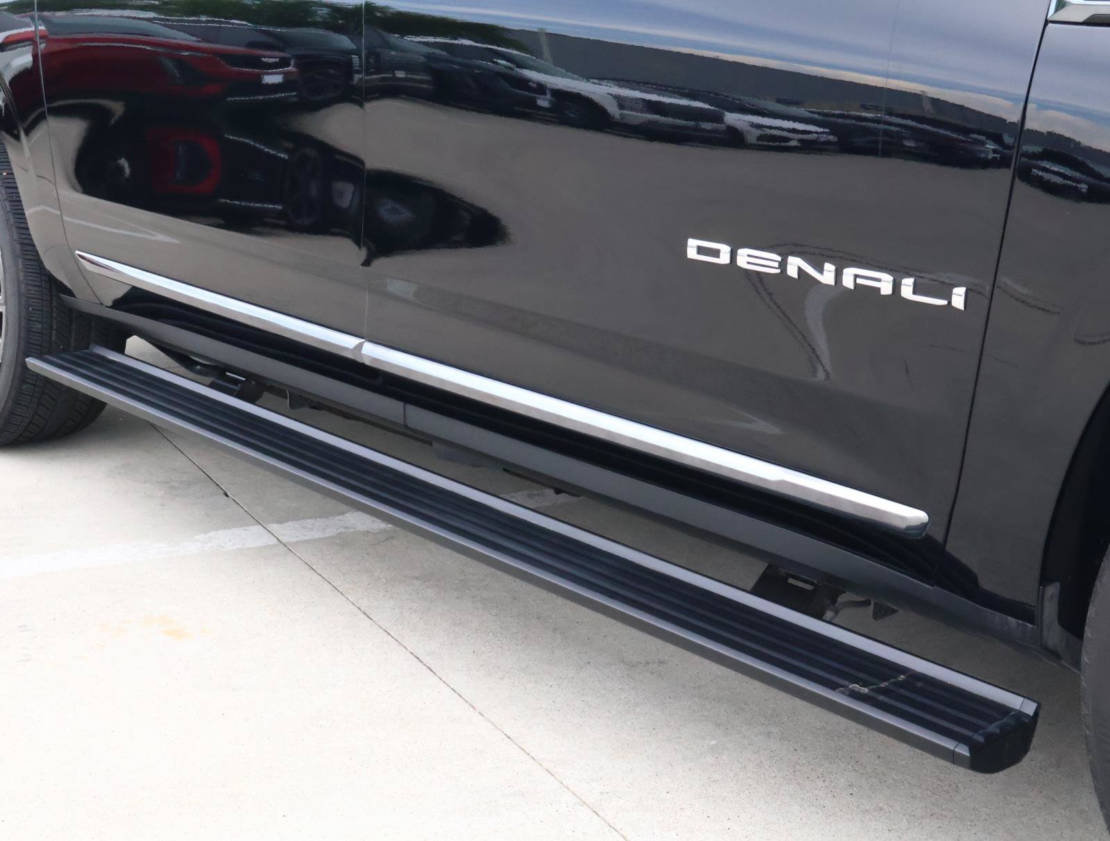 Used 2025 GMC Yukon XL Denali Ultimate AWD/4WD image 8