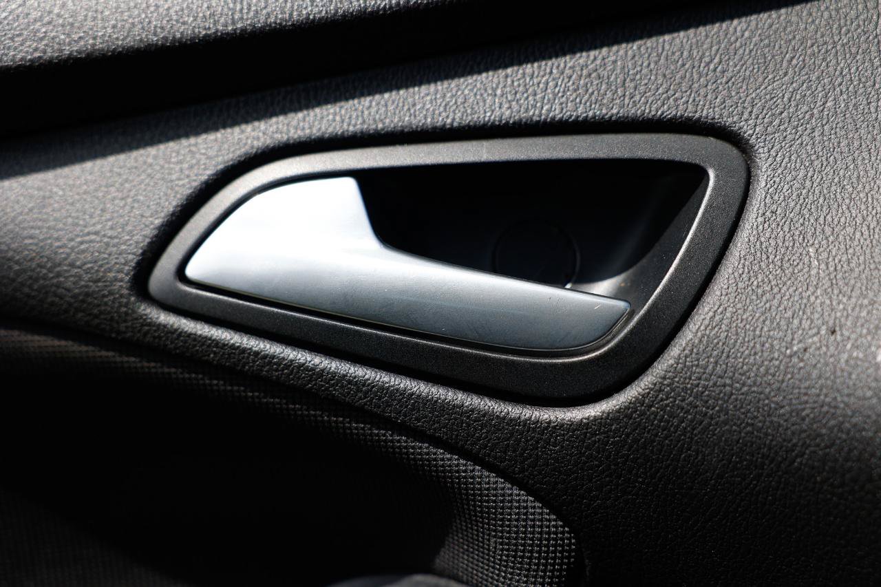 Used 2012 Ford Focus SE FWD image 40