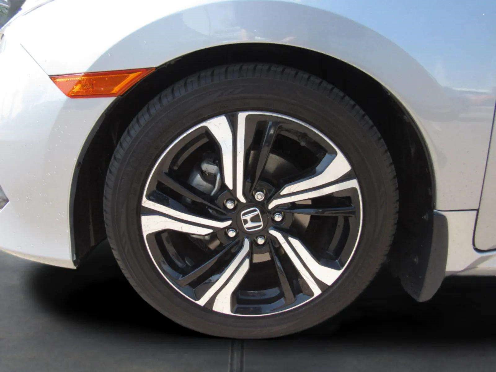 Certified 2017 Honda Civic Touring image 4
