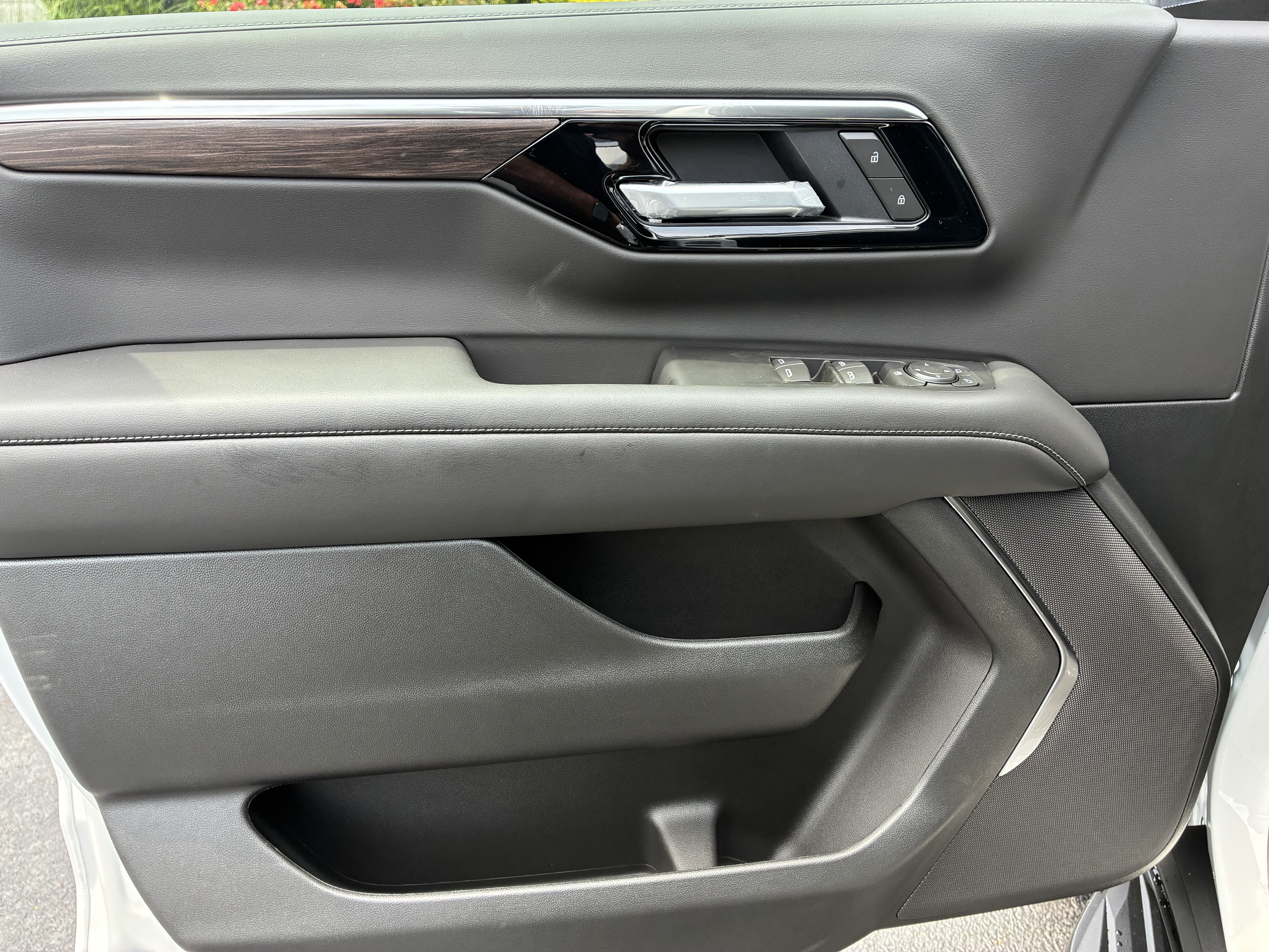 New 2026 Chevrolet Suburban LS w/ Max Trailering Package RWD image 23