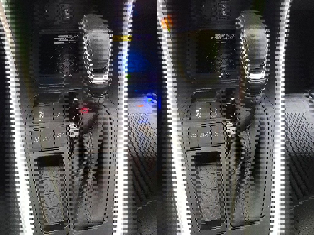 Used 2023 Toyota RAV4 Limited image 18