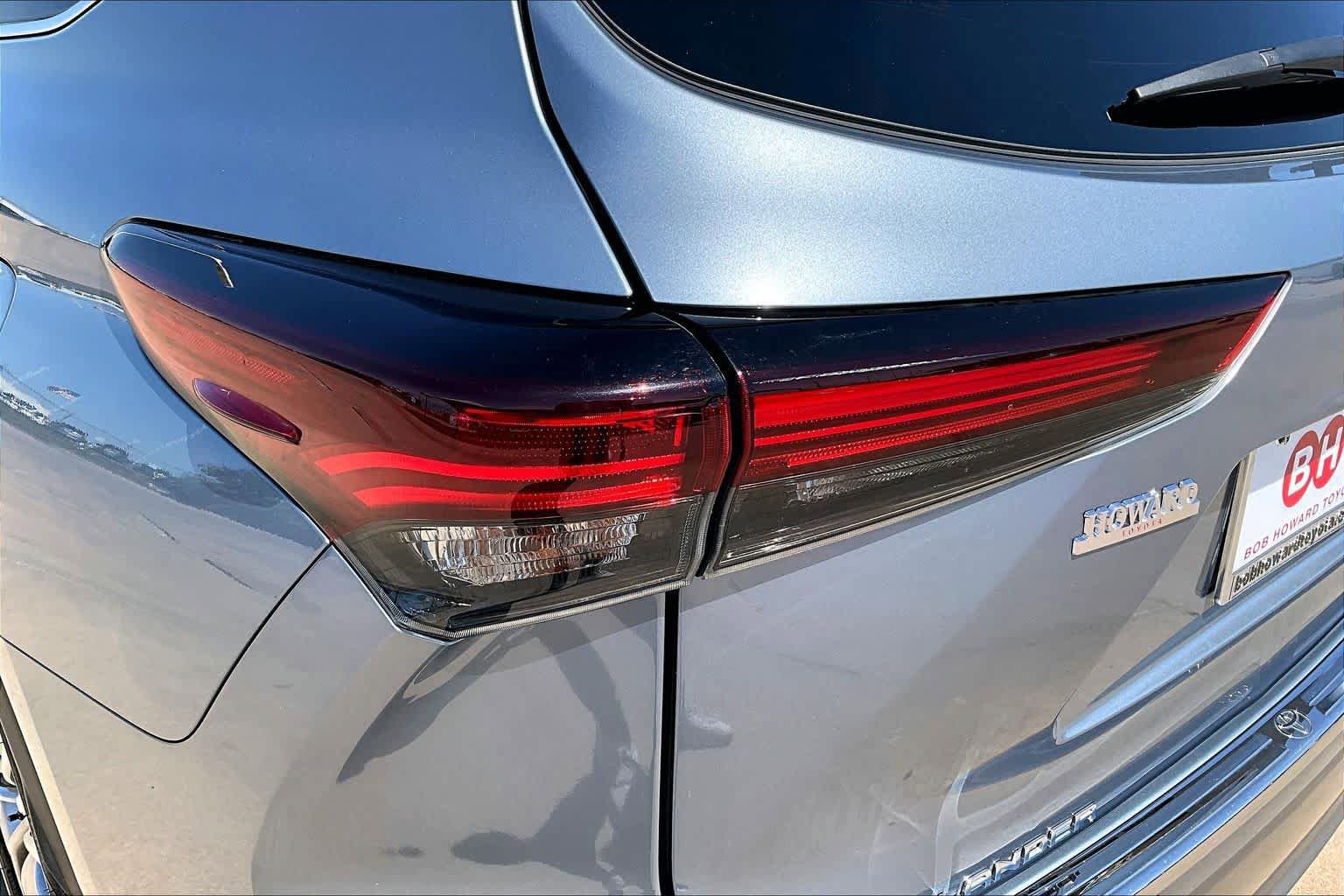 Used 2024 Toyota Highlander Platinum FWD image 29