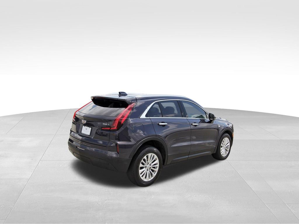 Used 2024 Cadillac XT4 Luxury w/ Cold Weather Package FWD image 4