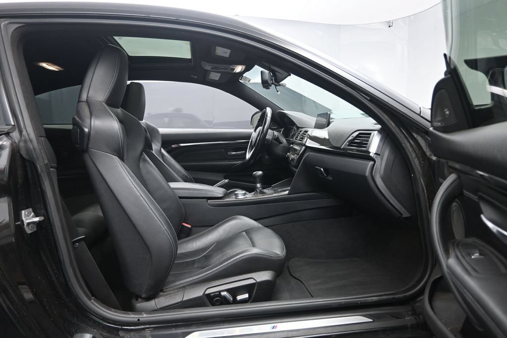 Used 2018 BMW M4 Coupe RWD image 28