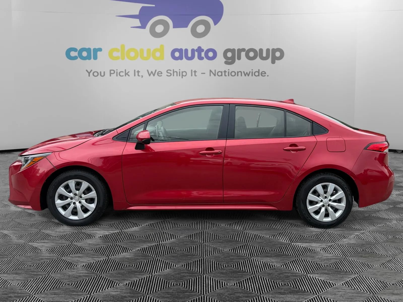 Used 2020 Toyota Corolla LE FWD image 2