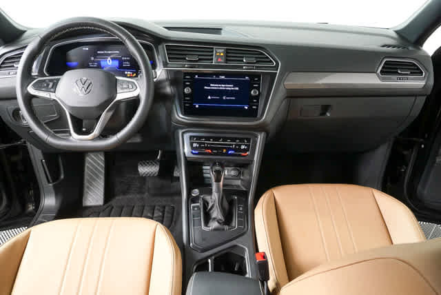 Certified 2024 Volkswagen Tiguan SE FWD image 19