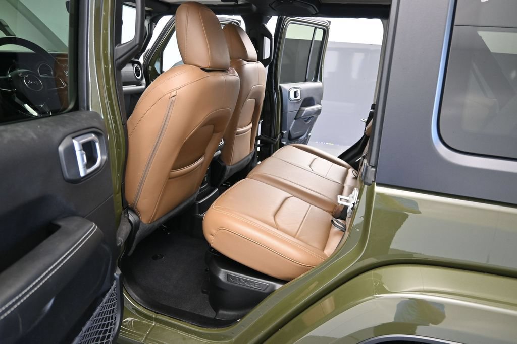 Used 2023 Jeep Wrangler Unlimited Sahara w/ Cold Weather Group AWD/4WD image 11