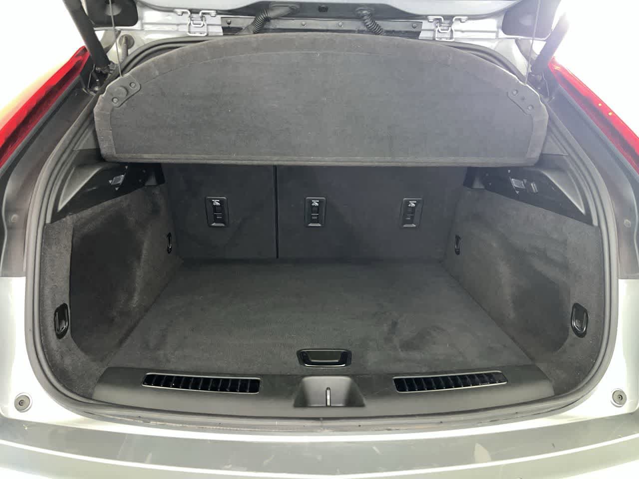 Used 2025 Cadillac XT4 Premium Luxury image 27