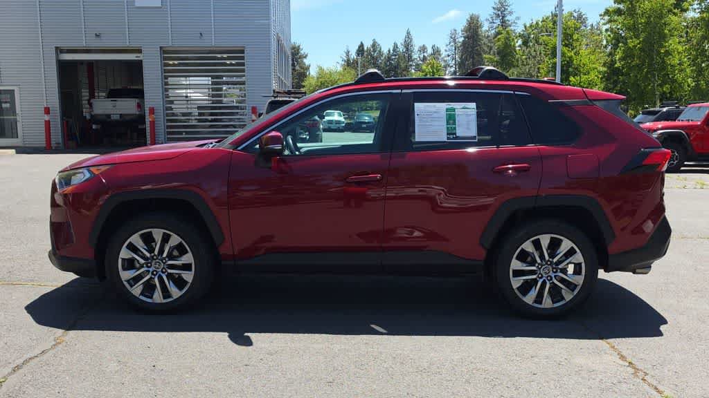 Used 2020 Toyota RAV4 XLE Premium AWD/4WD image 5