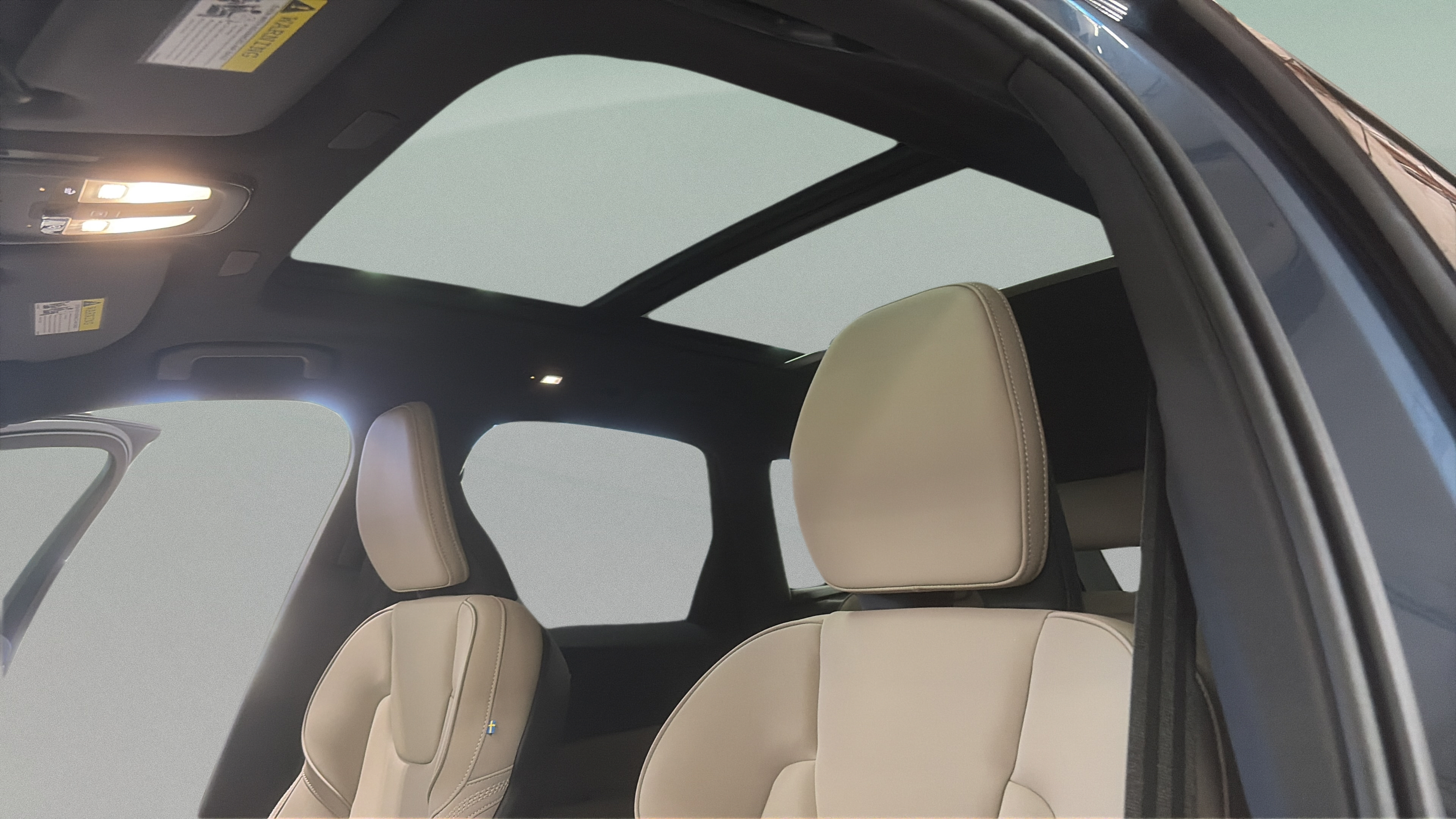 New 2027 Volvo XC60 B5 Plus AWD/4WD image 19
