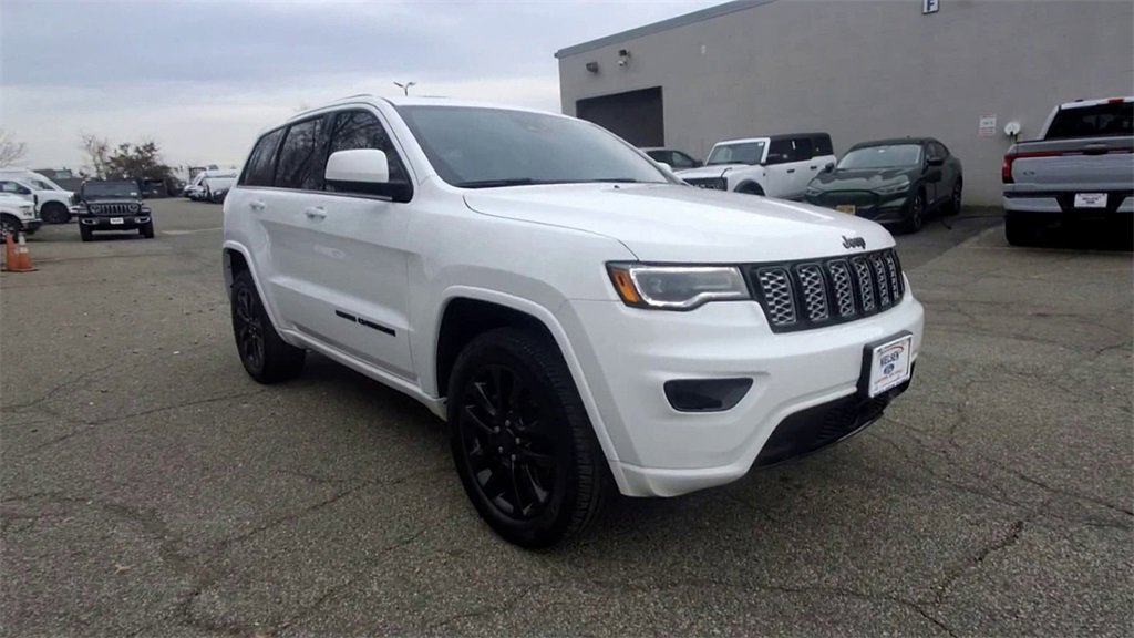 Used 2021 Jeep Grand Cherokee Laredo X image 2