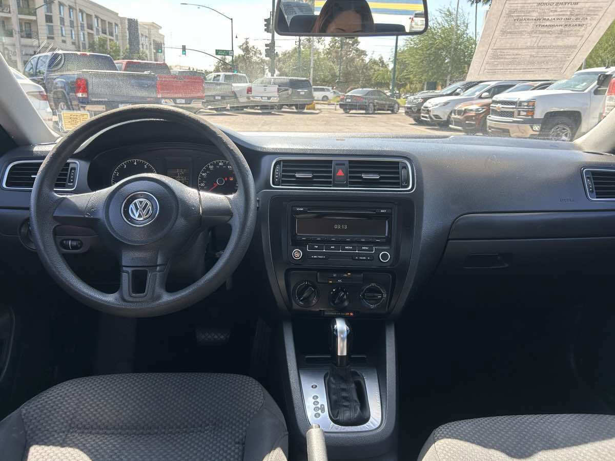 Used 2013 Volkswagen Jetta Base 4dr Sedan 6A image 8