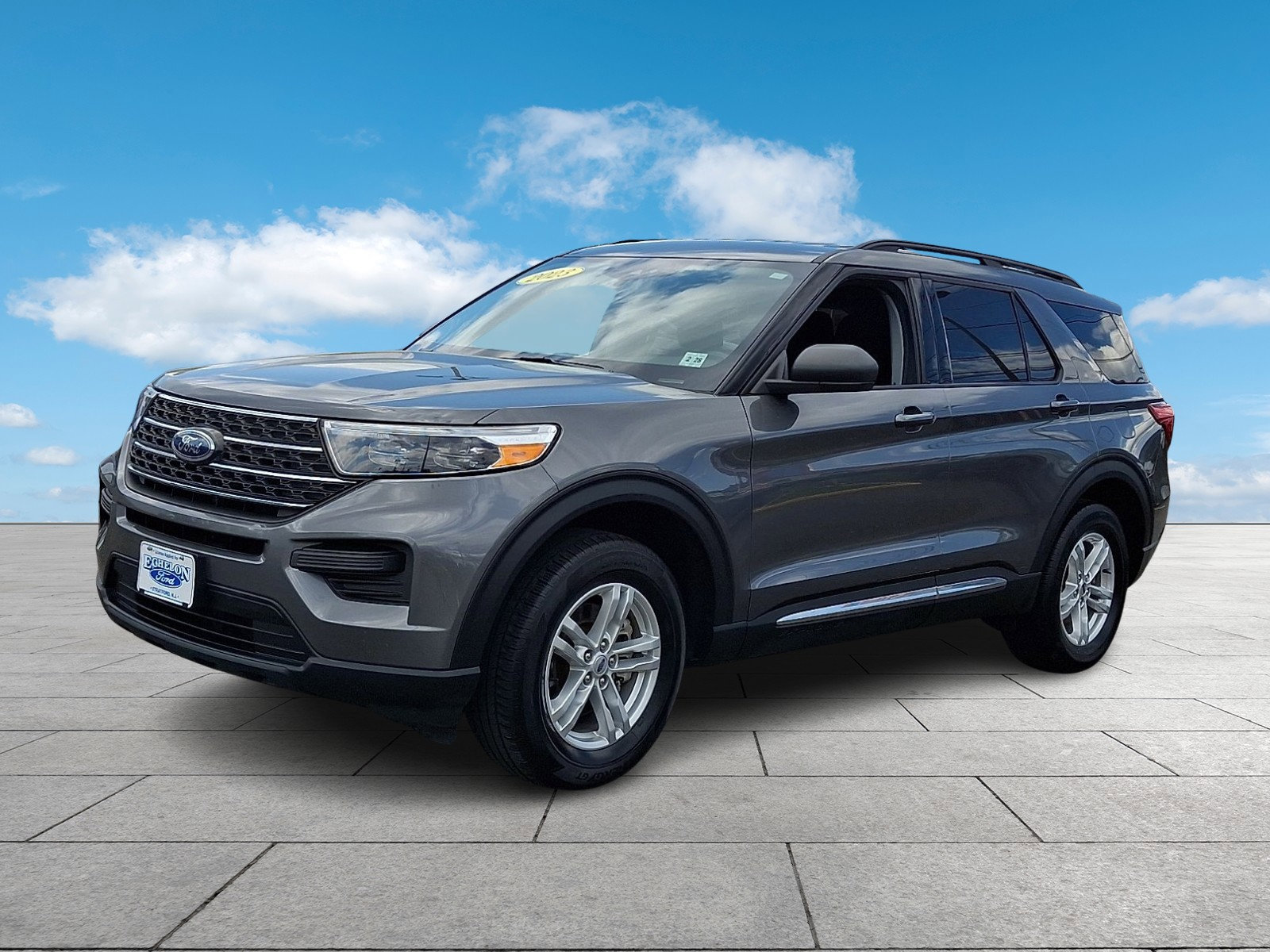 Certified 2023 Ford Explorer XLT image 3