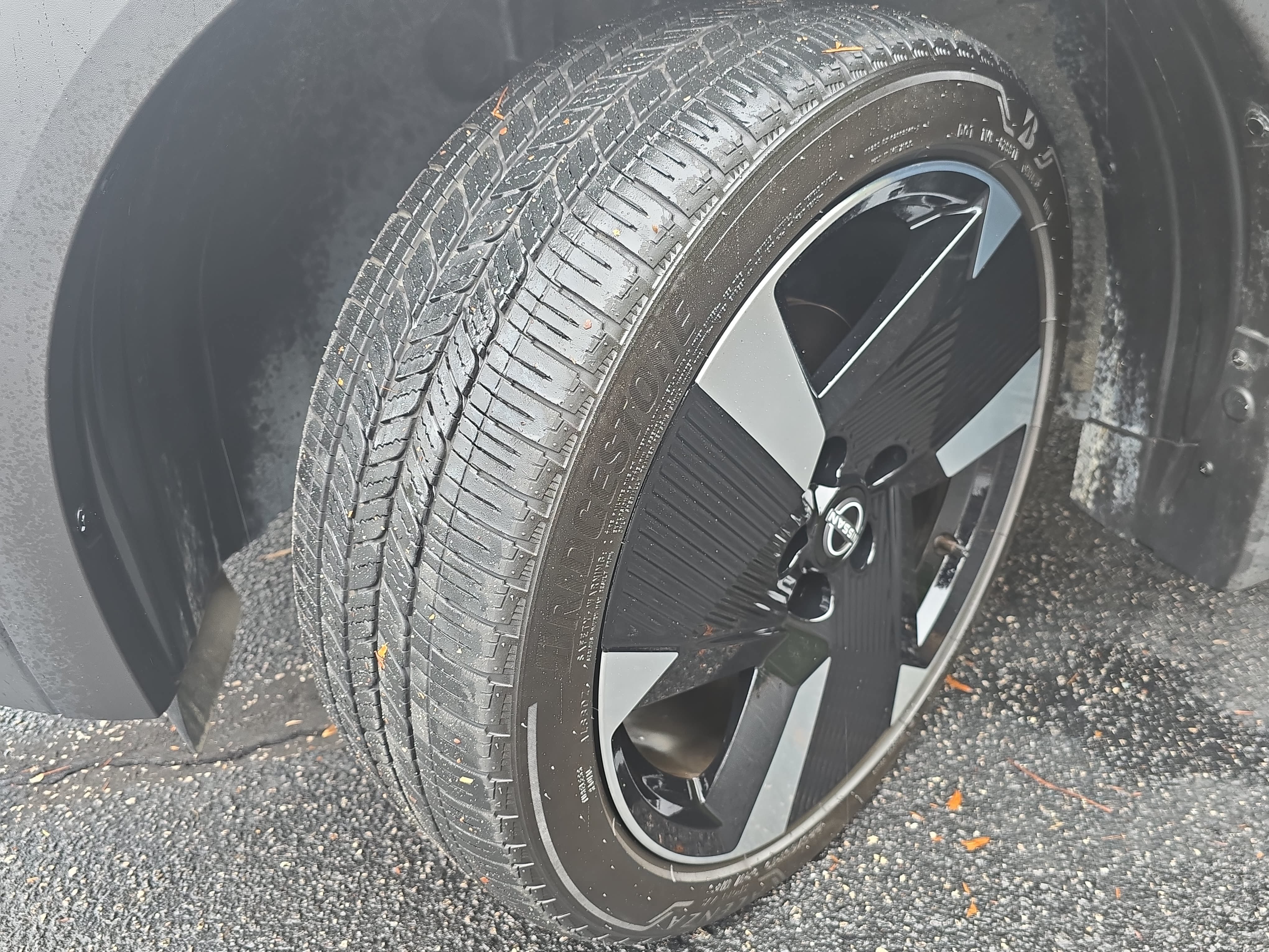 Used 2025 Nissan Kicks SR AWD/4WD image 33