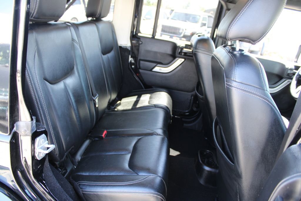 Used 2015 Jeep Wrangler Unlimited Sahara AWD/4WD image 11