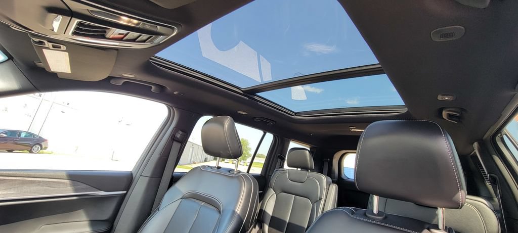 Used 2024 Jeep Grand Cherokee L Limited w/ Luxury Tech Group II RWD image 16