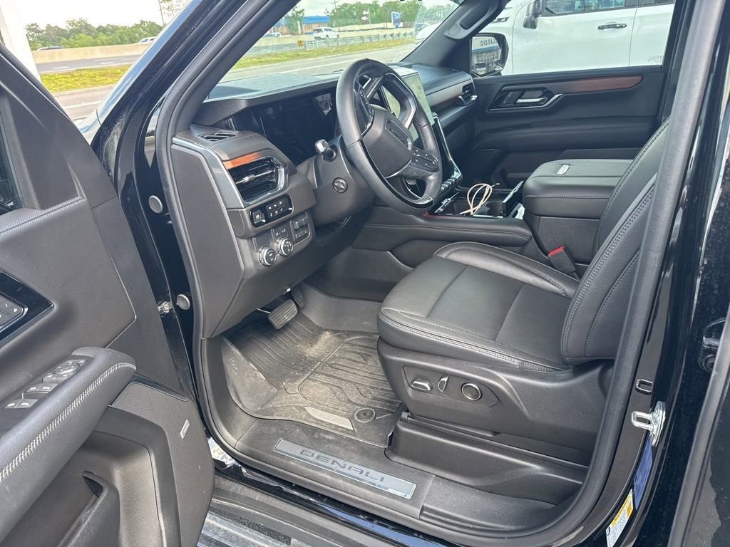 Used 2025 GMC Yukon Denali w/ Denali Reserve Package image 6
