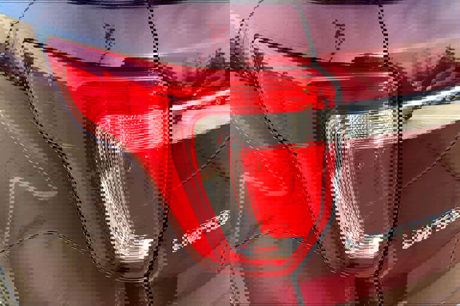 Used 2018 Ford Explorer Limited w/ Equipment Group 301A image 28