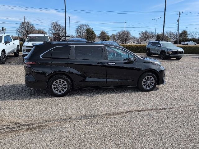 Used 2024 Toyota Sienna XLE image 17