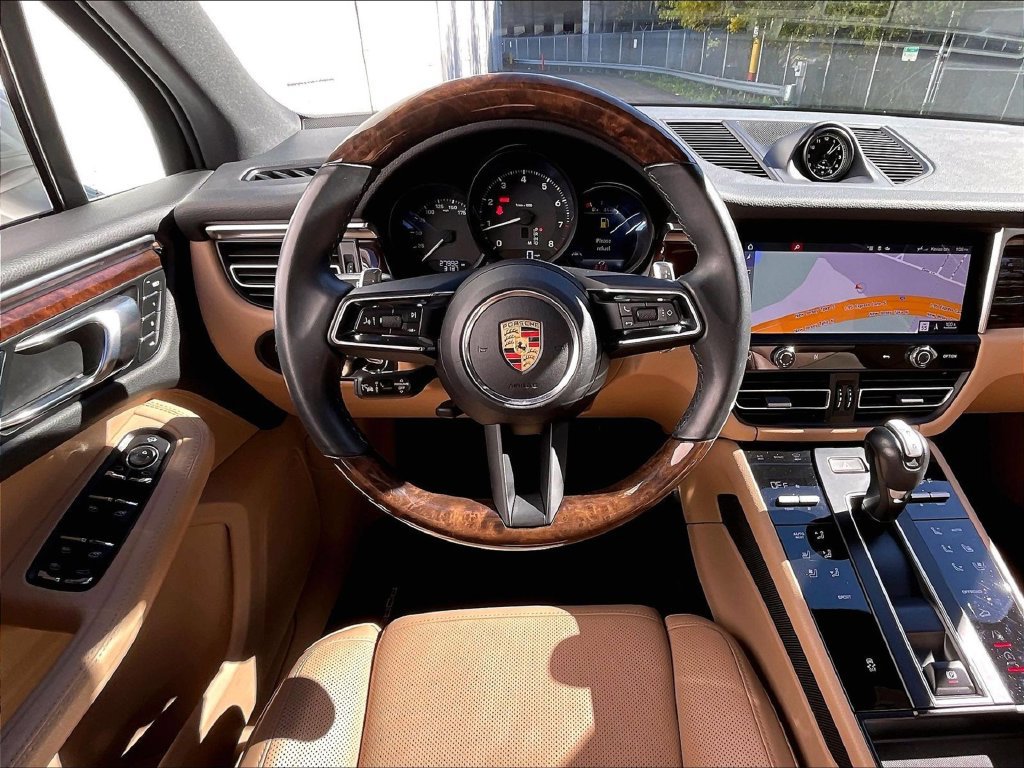 Certified 2023 Porsche Macan AWD/4WD image 11