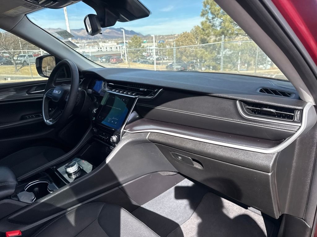 Used 2023 Jeep Grand Cherokee L Laredo image 32