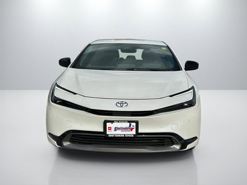 Used 2025 Toyota Prius XLE FWD image 2