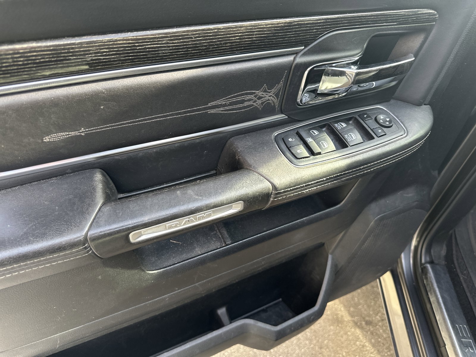 Used 2014 RAM 2500 Longhorn image 9