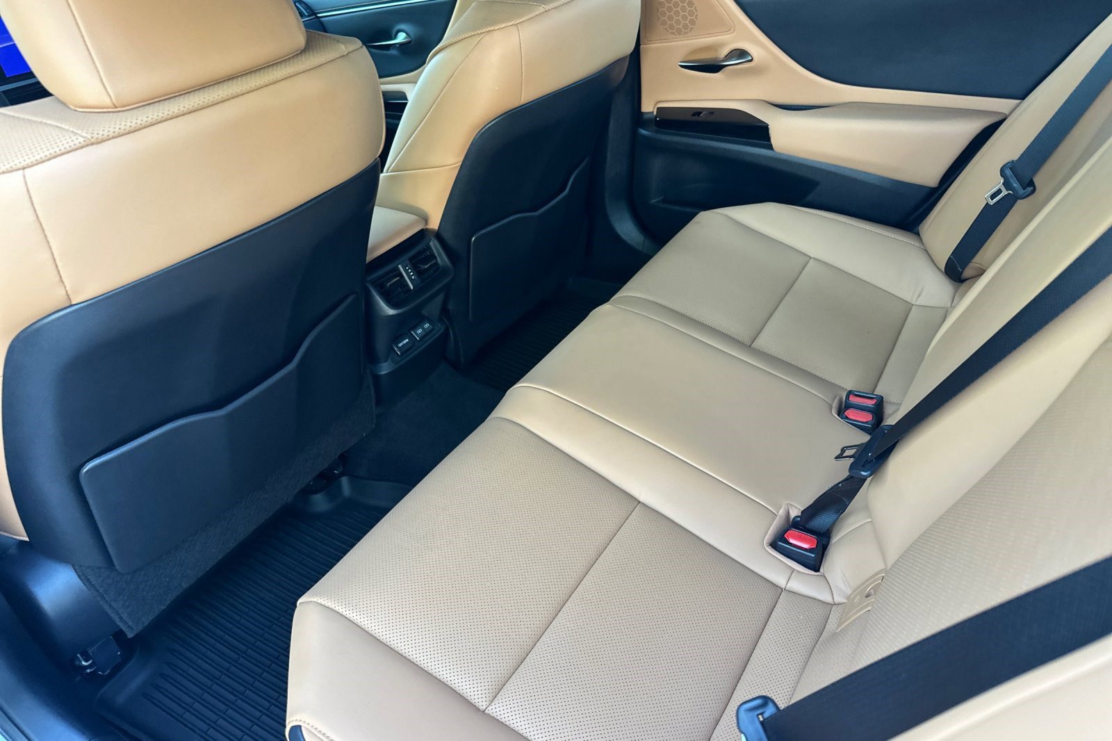 Used 2025 Lexus ES 300h w/ Premium Package image 15