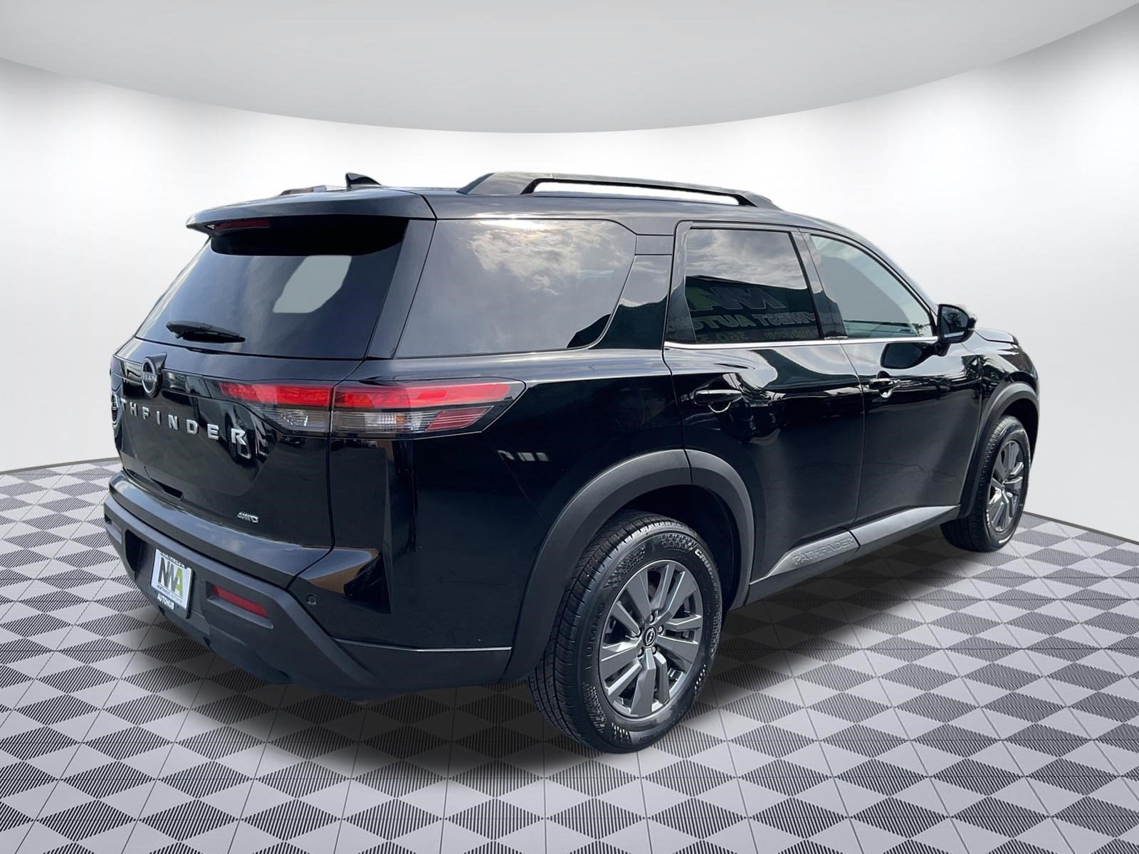 Used 2025 Nissan Pathfinder SV AWD/4WD image 3
