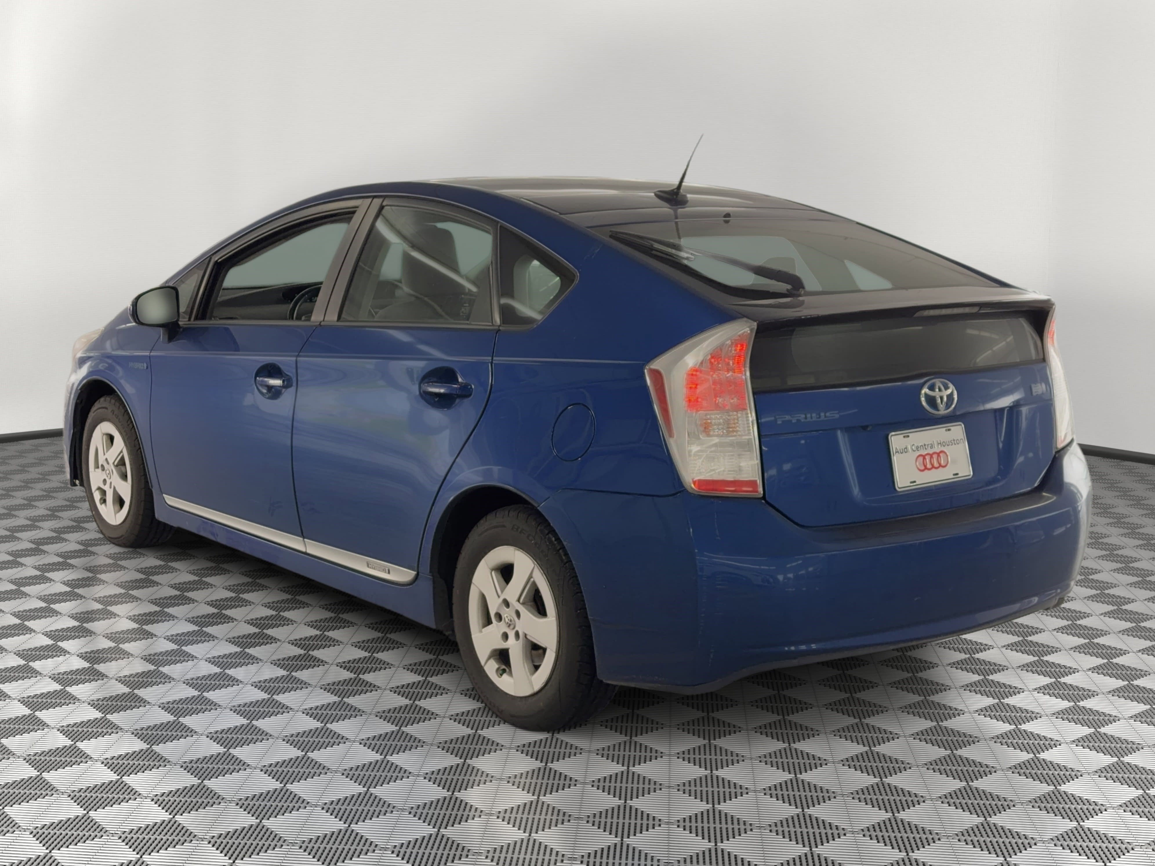 Used 2010 Toyota Prius FWD image 3