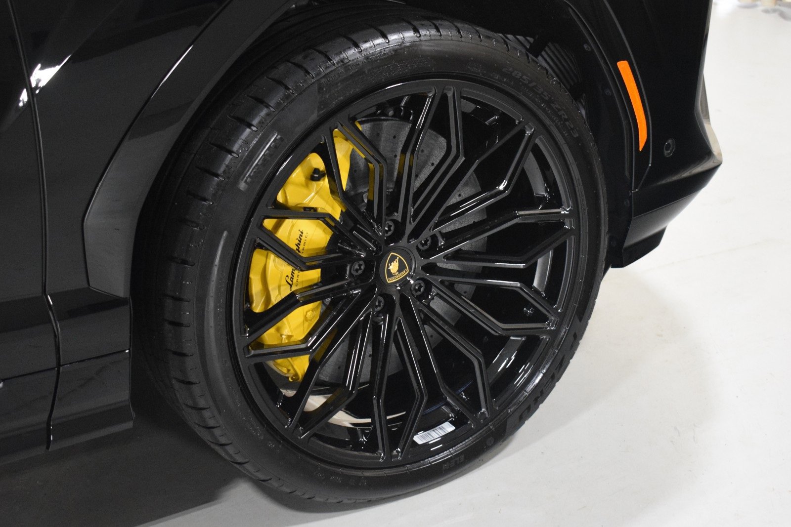 Used 2025 Lamborghini Urus SE image 16